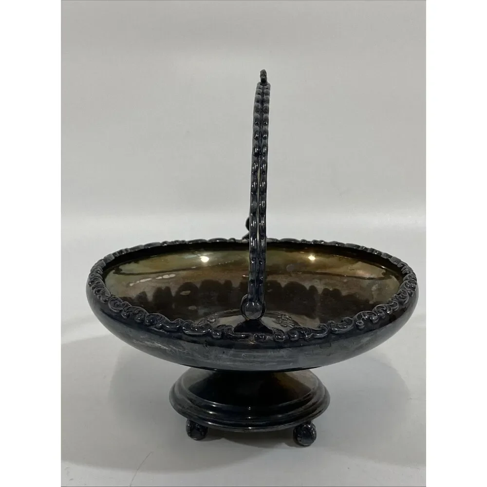 Antique Victorian Wilcox Silverplate Footed Bridal bouquet holder Basket 7” x 7”